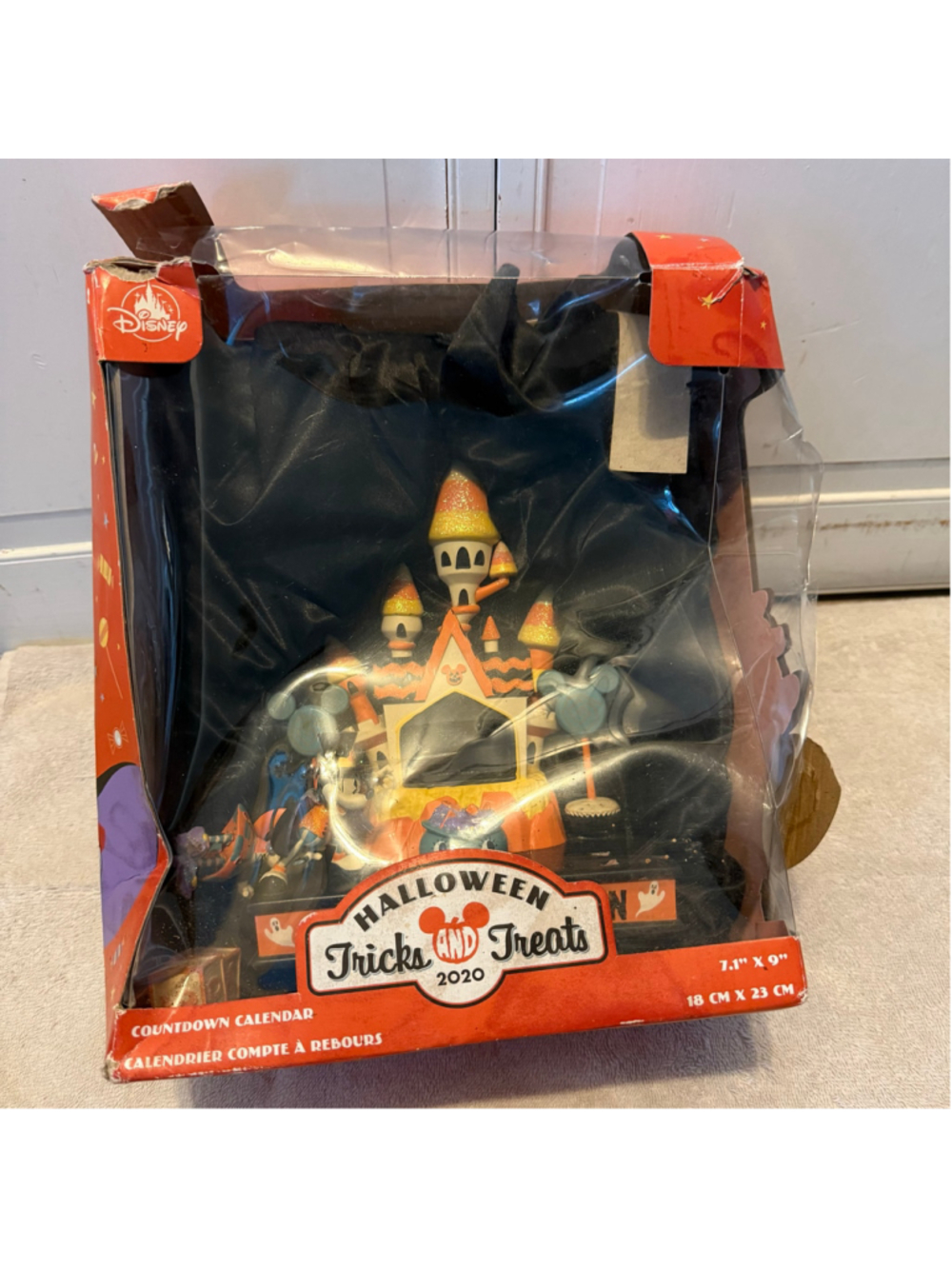 Disney Halloween Tricks & Treats 2020 Countdown Calendar Mickey Minnie Decor